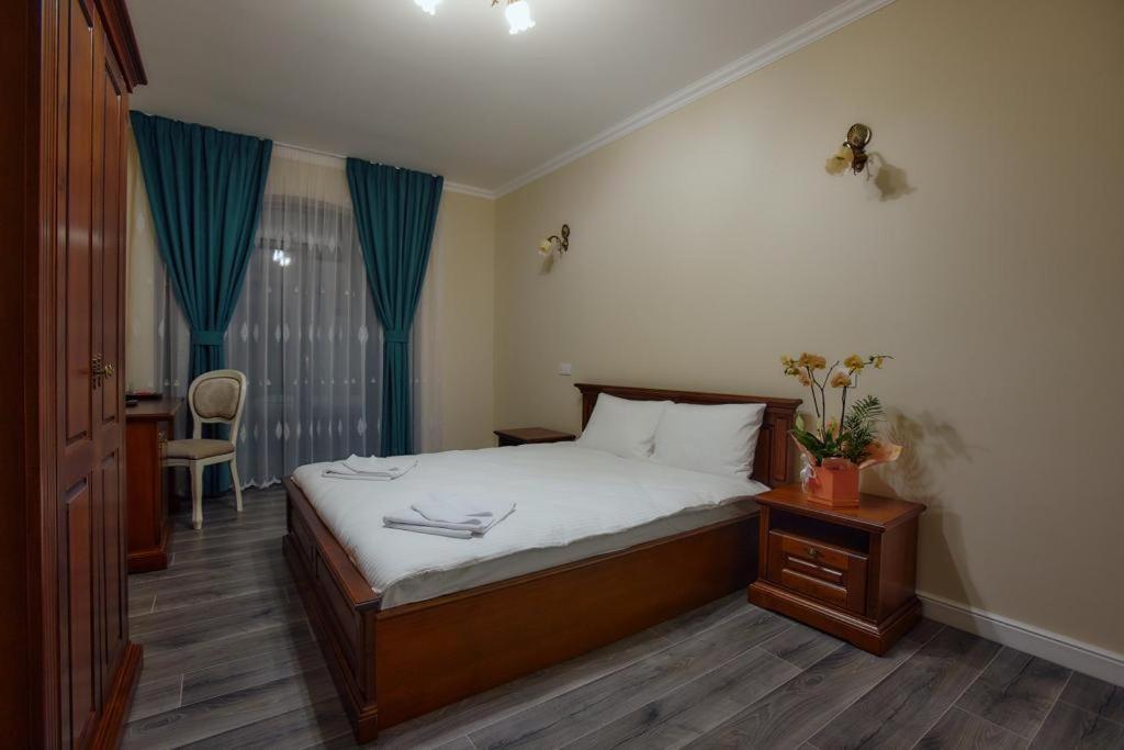 Hotel Imperium Botiz Экстерьер фото