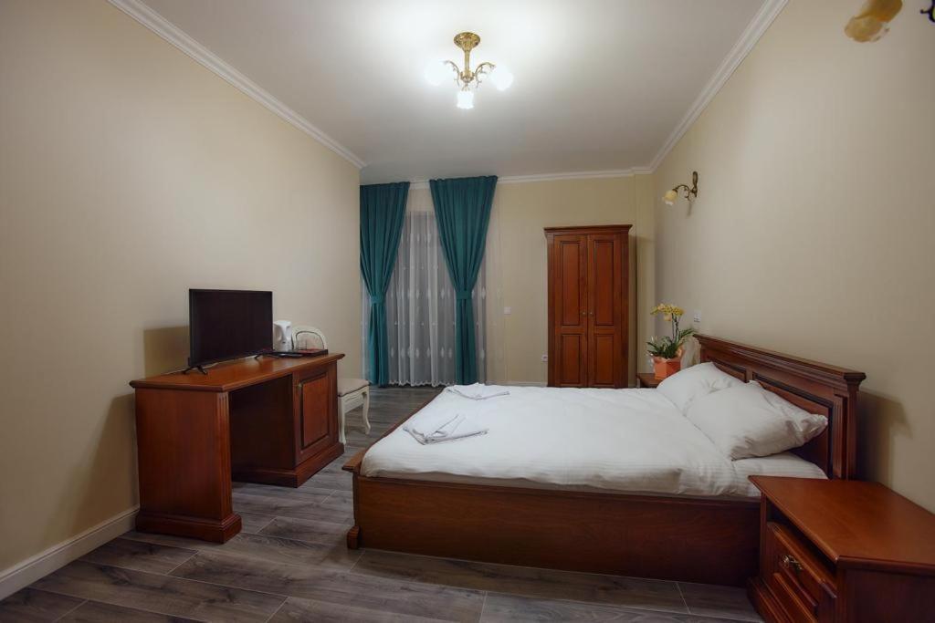 Hotel Imperium Botiz Экстерьер фото