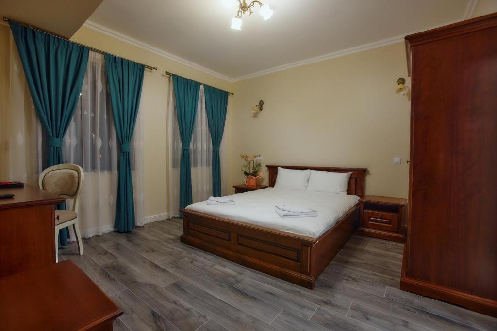 Hotel Imperium Botiz Экстерьер фото