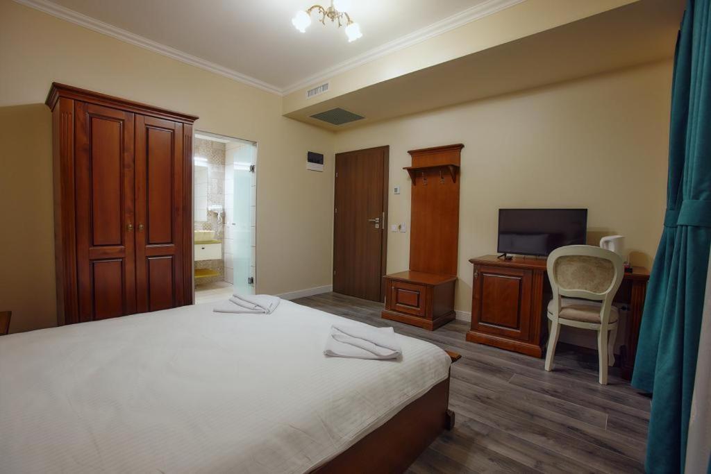 Hotel Imperium Botiz Экстерьер фото