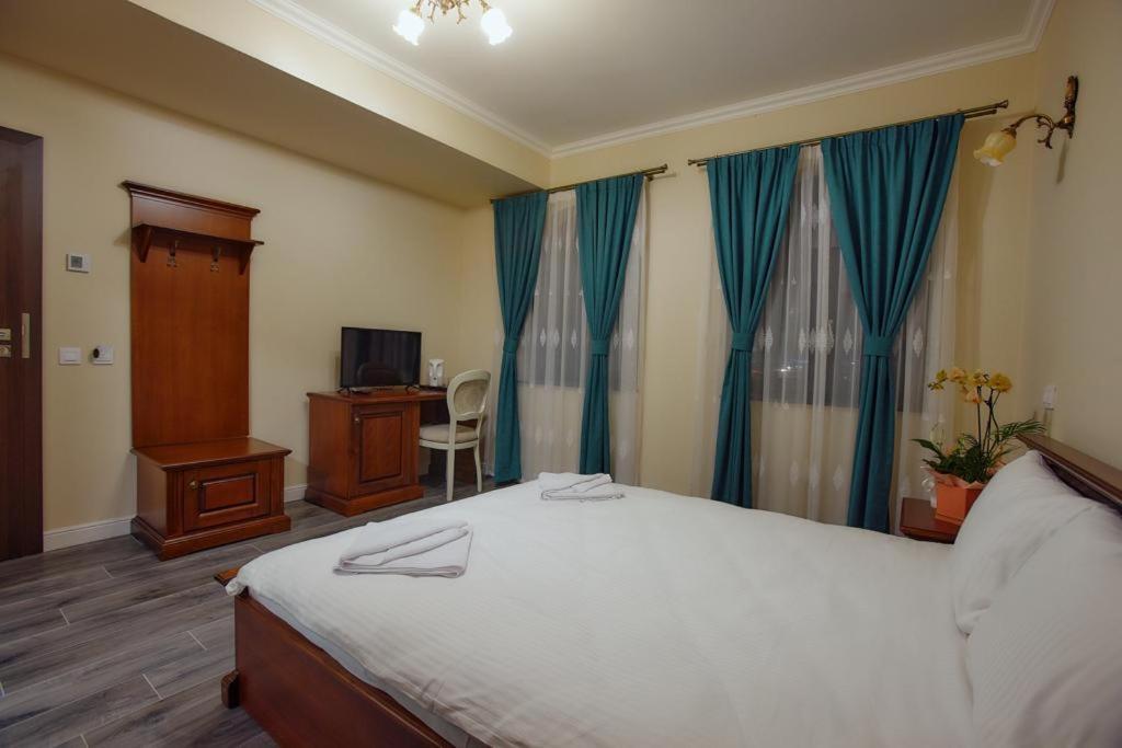 Hotel Imperium Botiz Экстерьер фото